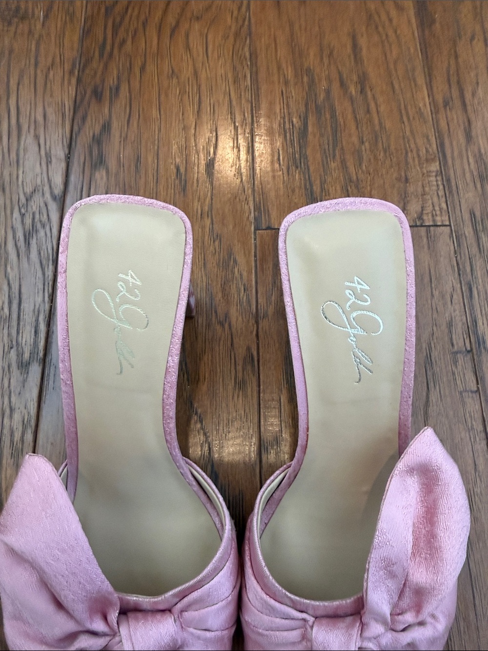 42 GOLD Pastel Pink Knotted Bow Slide Heels, 7.5 - Picture 2 of 5